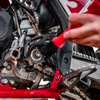 Kép 5/5 - K2 CHAIN CLEANING BRUSH Lánctisztító kefe motorkerékpár, quad, kerékpár W612
